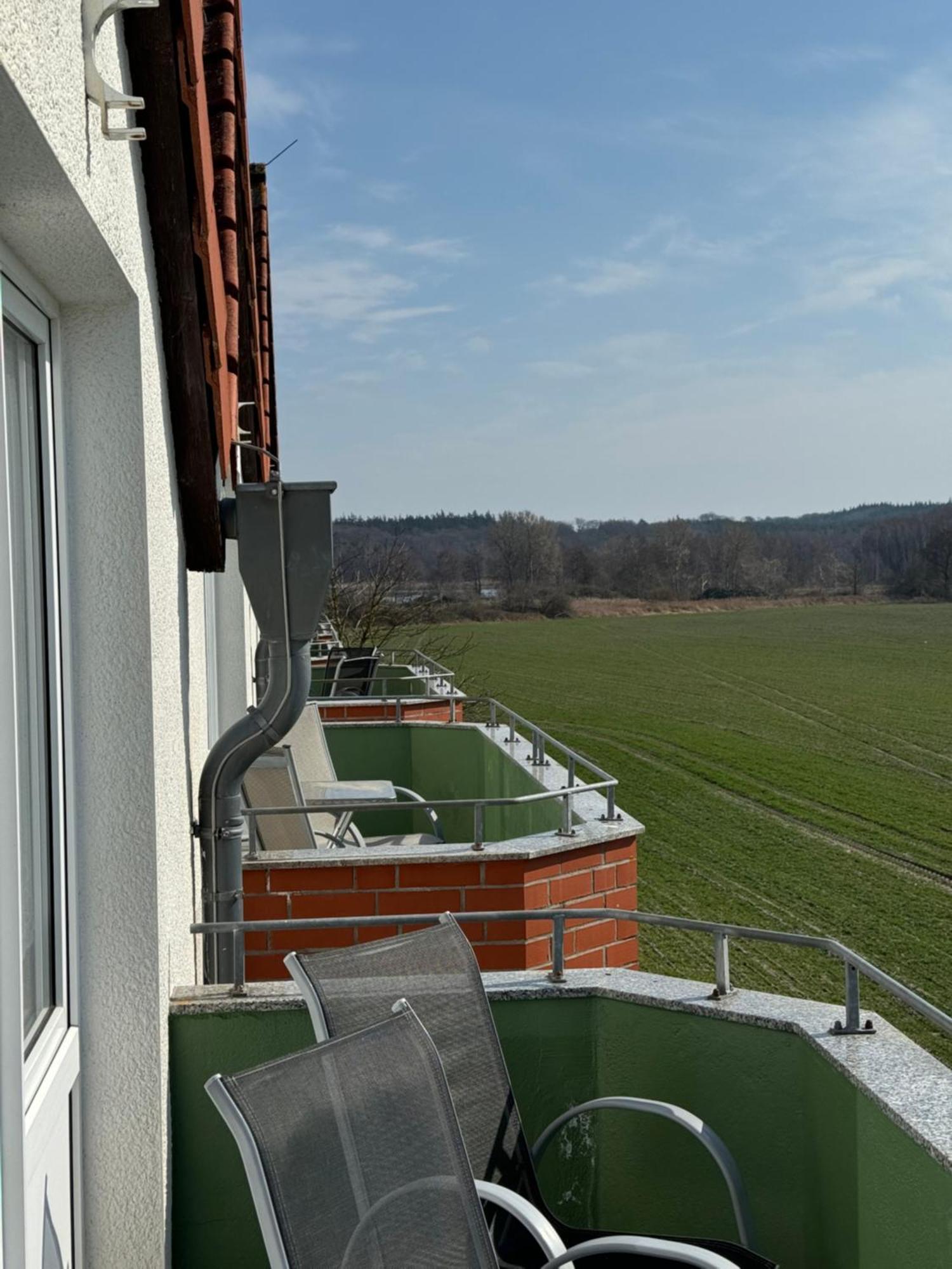 Haus Usedom Ferienwohnungen Mit Fruehstuecks-Restaurant Kölpinsee Exterior photo