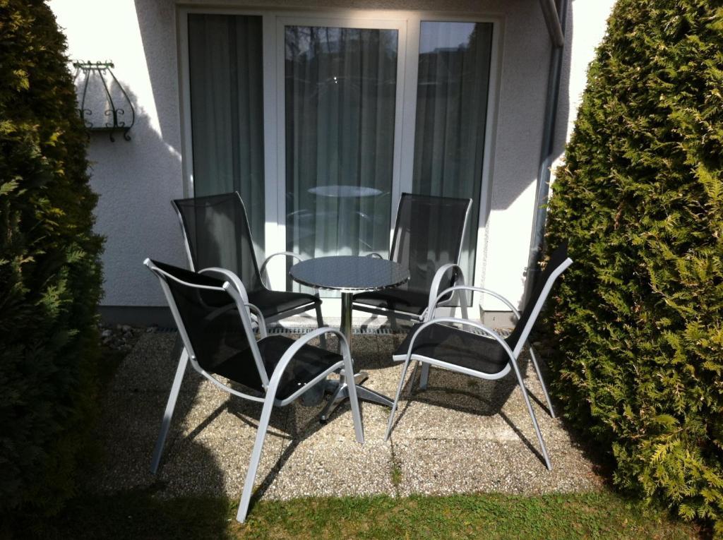 Haus Usedom Ferienwohnungen Mit Fruehstuecks-Restaurant Kölpinsee Room photo