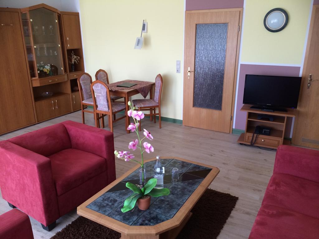 Haus Usedom Ferienwohnungen Mit Fruehstuecks-Restaurant Kölpinsee Room photo
